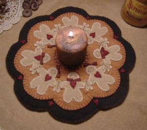 Gingerbread Famiy Candle Mat/Penny Pattern & Wool Kit  