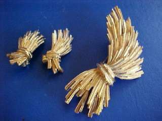   Signed Pin and Clip On Earrings Gold tone Wheat Straw Design  