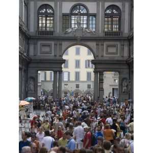 Tourists, Piazzale Degli Uffizi, Uffizi Gallery, Florence, Tuscany 