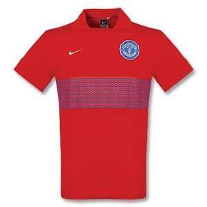  2010 Man Utd Johnny Collar Top   Red: Sports & Outdoors