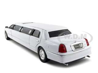 LINCOLN TOWN CAR LIMOUSINE 1/24 CELEBRITY LIMO WHITE  