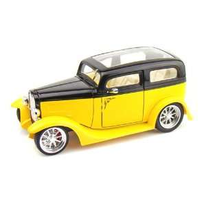  1931 Ford Model A Sedan 1/18 Yellow/Black: Toys & Games