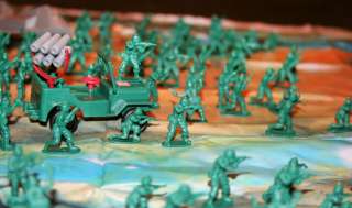 260 Piece Plastic Army Men Playset HO size soldiers Military Tanks 