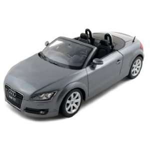   Diecast Car Model 1/18 Convertible Gray Die Cast Car by Welly: Toys