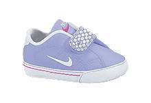   . Calzature Nike per bambine e ragazze. Sandali e scarpe sportive