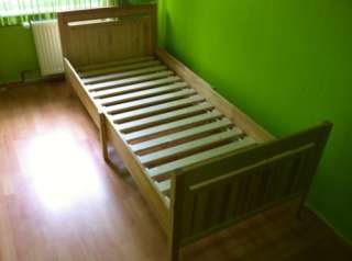 Mitwachsendes Bett, Kinderbett, Juniorbett mit Lattenrost in Berlin 