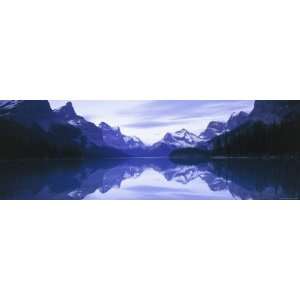 Lake Maligne, Jasper National Park, Alberta, Rockies, Canada Premium 